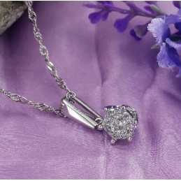 Collar De Titanio Con Baño De Platino Y Diamantes Para Mujer De Gran Reputación.
