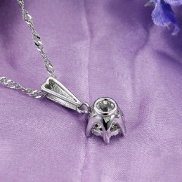 Collar De Titanio Con Baño De Platino Y Diamantes Para Mujer De Gran Reputación.