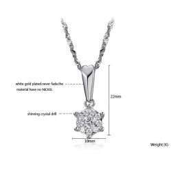 Collar De Titanio Con Baño De Platino Y Diamantes Para Mujer De Gran Reputación.