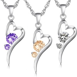Collar De Titanio Con Baño De Platino Y Diamantes Para Mujer Con Forma De Candado.