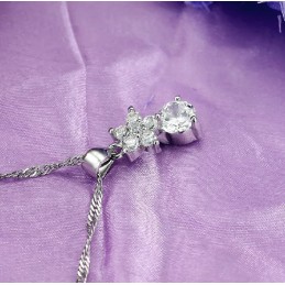 Collar De Titanio Con Baño De Platino Y Diamantes De Imitación, La Reina De La Calidad.