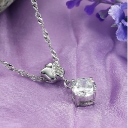 Collar De Titanio Con Baño De Platino Y Diamantes De Imitación En Forma De Rosa Para Mujer De La Reina De La Calidad