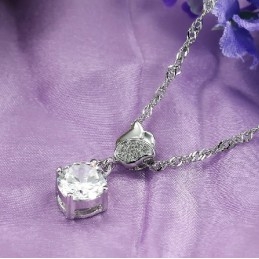 Collar De Titanio Con Baño De Platino Y Diamantes De Imitación En Forma De Rosa Para Mujer De La Reina De La Calidad