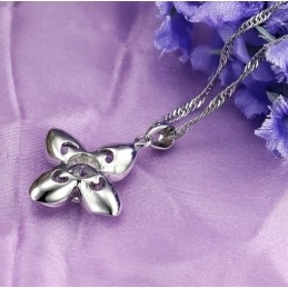 Collar De Titanio Con Baño De Platino Y Diamantes Para Mujer De Renombre Mundial