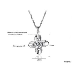 Collar De Titanio Con Baño De Platino Y Diamantes Para Mujer De Renombre Mundial