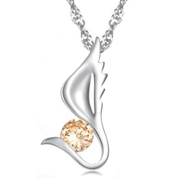 Collar De Titanio Con Baño De Platino Y Diamantes En Forma De Ala Para Mujer De La Reina De La Calidad