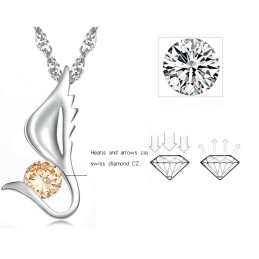 Collar De Titanio Con Baño De Platino Y Diamantes En Forma De Ala Para Mujer De La Reina De La Calidad