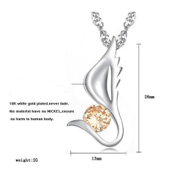 Collar De Titanio Con Baño De Platino Y Diamantes En Forma De Ala Para Mujer De La Reina De La Calidad