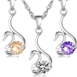 Collar De Titanio Con Baño De Platino Y Diamantes En Forma De Cisne Para Mujer De Gran Reputación.