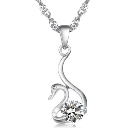 Collar De Titanio Con Baño De Platino Y Diamantes En Forma De Cisne Para Mujer De Gran Reputación.