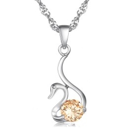 Collar De Titanio Con Baño De Platino Y Diamantes En Forma De Cisne Para Mujer De Gran Reputación.
