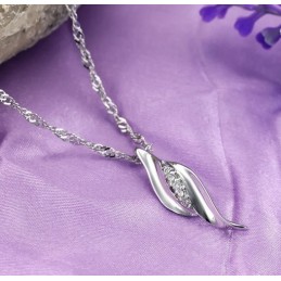 Collar De Titanio Con Baño De Platino Para Mujer, La Reina De La Calidad