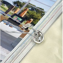 Collar De Titanio Con Baño De Platino Y Diamantes De Imitación Para Mujer.