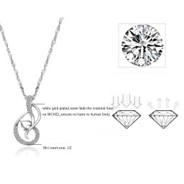 Collar De Titanio Con Baño De Platino Y Diamantes De Imitación Para Mujer De Alta Calidad.