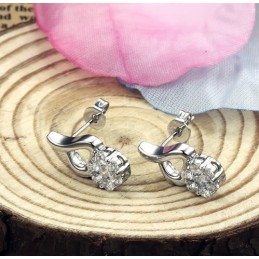 Pendientes De Titanio Con Baño De Platino Y Diamantes, Hipoalergénicos, Muy Populares En Todo El Mundo.
