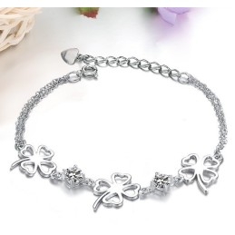 Pulsera De Titanio Con Baño De Platino Y Diamantes En Forma De Trébol Para Mujer De Calidad.