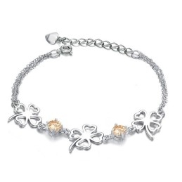 Pulsera De Titanio Con Baño De Platino Y Diamantes En Forma De Trébol Para Mujer De Calidad.