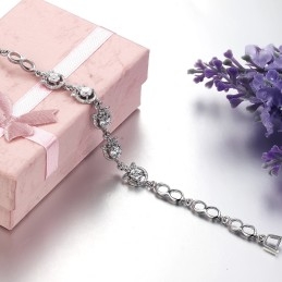 Pulsera De Titanio Con Baño De Platino Y Forma De Trébol Para Mujer, Con Calidad Y Cantidad Garantizadas.