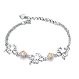 Pulsera De Titanio Con Baño De Platino Y Diamantes En Forma De Trébol Para Mujer De Alta Calidad.