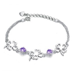 Pulsera De Titanio Con Baño De Platino Y Diamantes En Forma De Trébol Para Mujer De Alta Calidad.