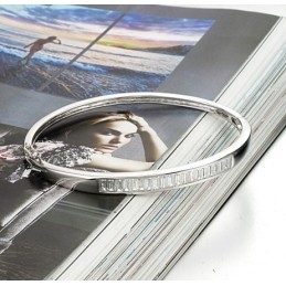 Brazalete De Titanio Con Baño De Platino Y Diamantes, Hipoalergénico Y De Calidad Confiable Para Mujer.