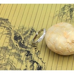 Anillo De Titanio Con Baño De Platino Y Diamantes De Imitación Para Mujer De Alta Calidad.