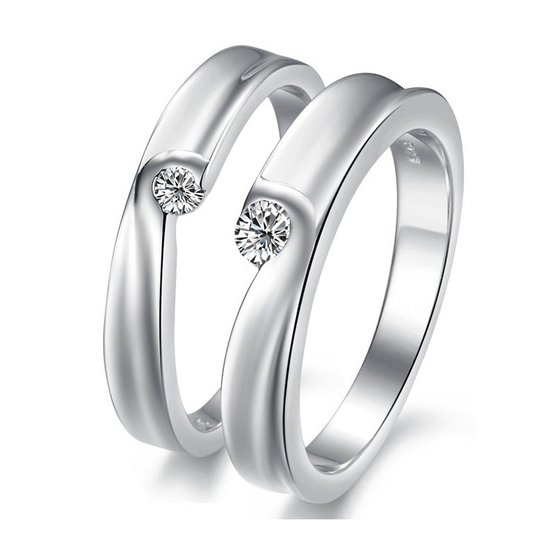 Anillo De Titanio Con Baño De Platino De Calidad Estable Para Amantes Con Diamantes De Imitación. Anillo De Titanio Con Baño De Platino De Calidad Estable Para Amantes Con Diamantes De Imitación.