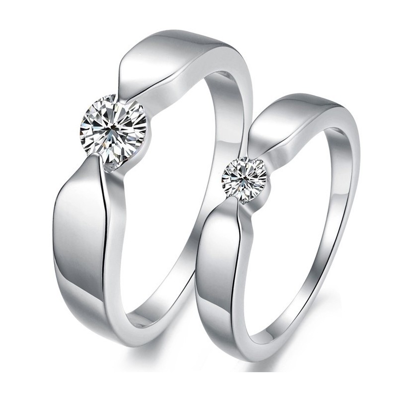 Anillo De Titanio Con Baño De Platino De Alta Calidad Para Amantes Con Diamantes De Imitación. Anillo De Titanio Con Baño De Platino De Alta Calidad Para Amantes Con Diamantes De Imitación.