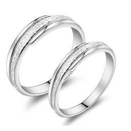 Anillo De Titanio Con Baño De Platino Y Perlas De Gran Variedad Para Enamorados