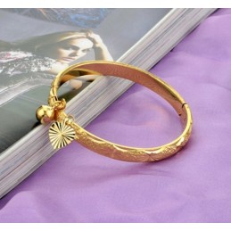 Brazalete Retro Femenino Chapado En Oro De 18 Quilates De Calidad Estable