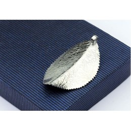 Colgante Sencillo De Titanio Con Forma De Hoja Para Hombre - Cadena Gratis