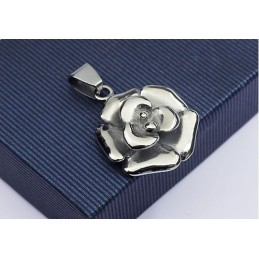 Hermoso Colgante De Titanio En Forma De Rosa Para Hombre (Cadena Gratis)