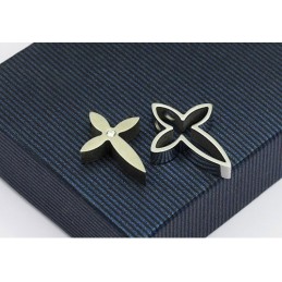 Colgante De Titanio Con Flor Cruzada Separable - Cadena Gratis