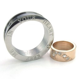 Collar De Titanio Con Colgante De Círculos Entrelazados Para Parejas (Cadena Gratis) (Un Par)