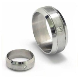 Anillo Unisex De Titanio Con Diamantes De 8 Mm