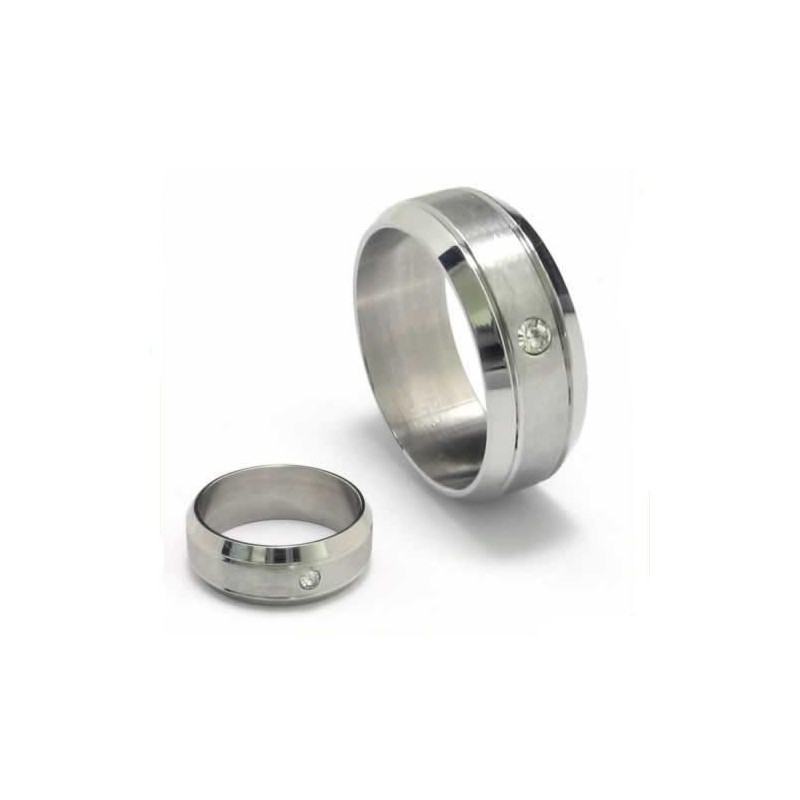 Anillo Unisex De Titanio Con Diamantes De 8 Mm