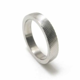 Anillo De Titanio De 4 Mm Con Veta Cruzada