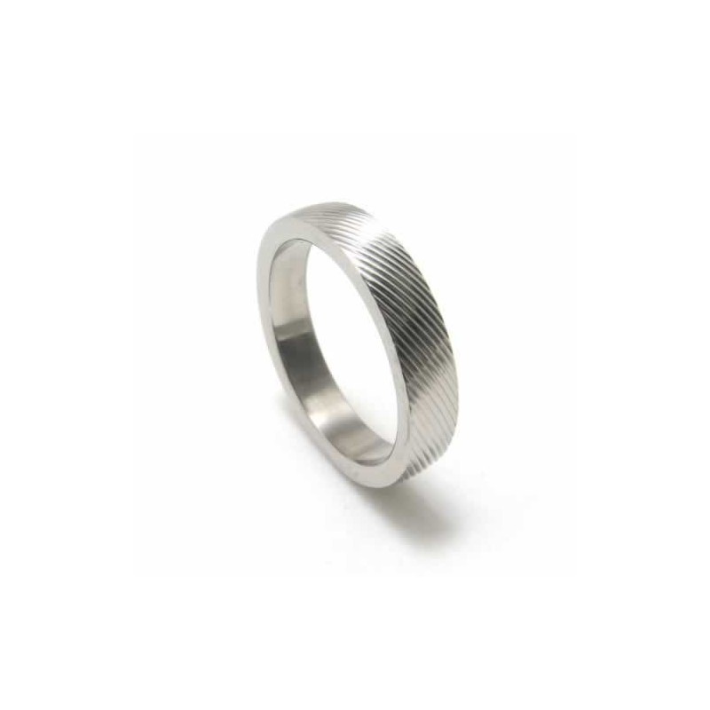 Anillo De Titanio De 4 Mm Con Veta Cruzada Anillo De Titanio De 4 Mm Con Veta Cruzada
