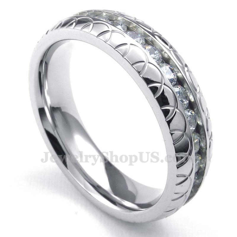 Anillo Redondo De Titanio Con Circonita Blanca Anillo Redondo De Titanio Con Circonita Blanca