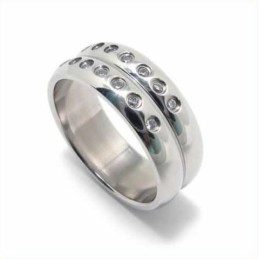 Anillo De Corte De Titanio Con Incrustaciones De Diamantes De 8 Mm