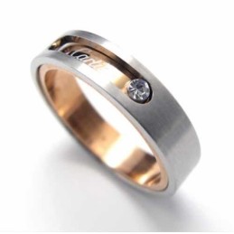 Anillo De Corte De Titanio Con Incrustaciones De Diamantes De 5 Mm