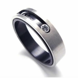 Anillo De Corte De Titanio Con Incrustaciones De Diamantes De 5 Mm
