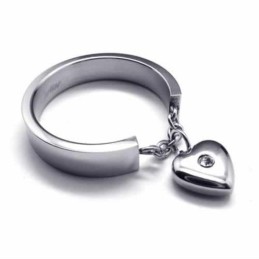 Anillo De Titanio Con Forma De Corazón De 5 Mm Engastado Con Diamantes