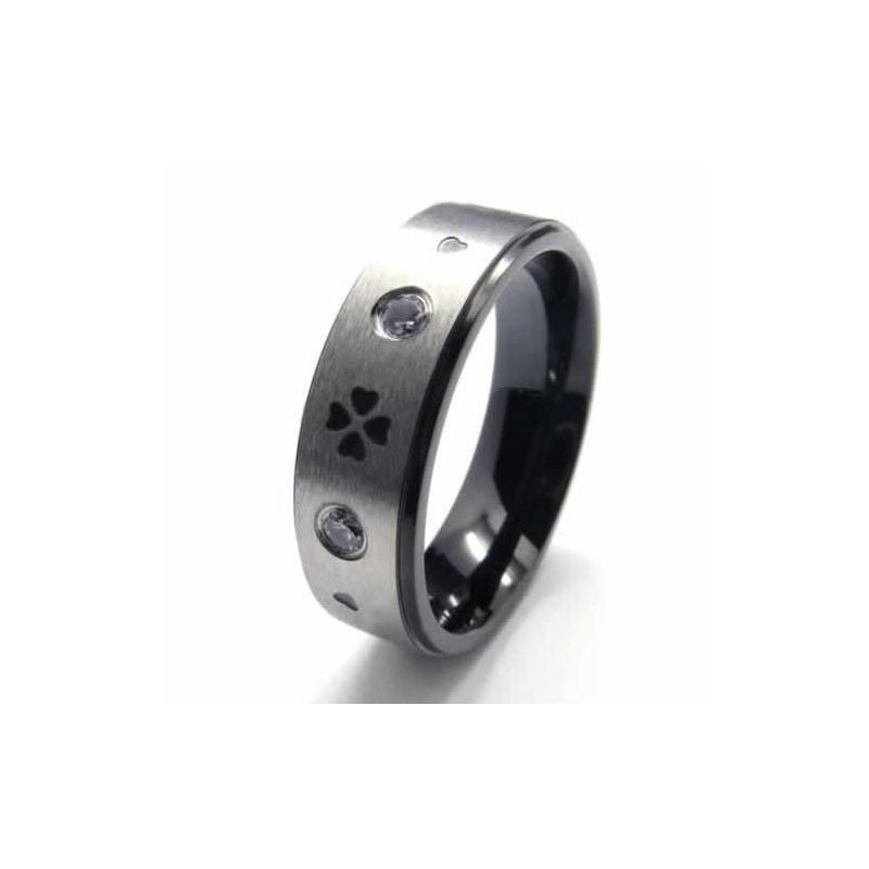 Anillo De Titanio De 6 Mm Con Incrustaciones De Diamantes Y Trébol De Cuatro Hojas Anillo De Titanio De 6 Mm Con Incrustaciones De Diamantes Y Trébol De Cuatro Hojas