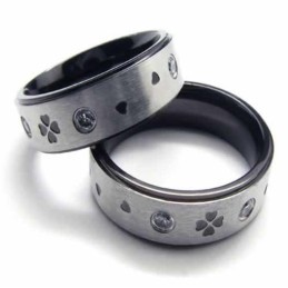 Anillo De Titanio De 6 Mm Con Incrustaciones De Diamantes Y Trébol De Cuatro Hojas