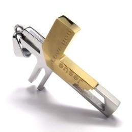 Colgante De Titanio Con La Cruz De Jesús "Te Amo" (Dorado)