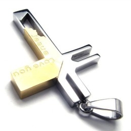 Colgante De Titanio Con La Cruz De Jesús "Te Amo" (Dorado)