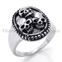 Anillo De Titanio Con Tres Calaveras