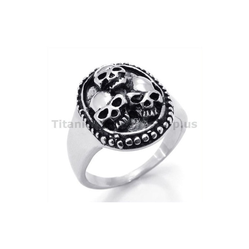 Anillo De Titanio Con Tres Calaveras