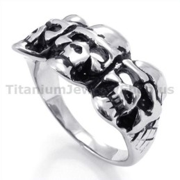Anillo De Titanio Con Tres Calaveras